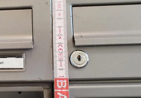 Briefkasten wir von unseren Techniker ausgemessen. Schlosswechsel Briefkasten.